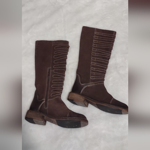 Shoes - Women boots size 8